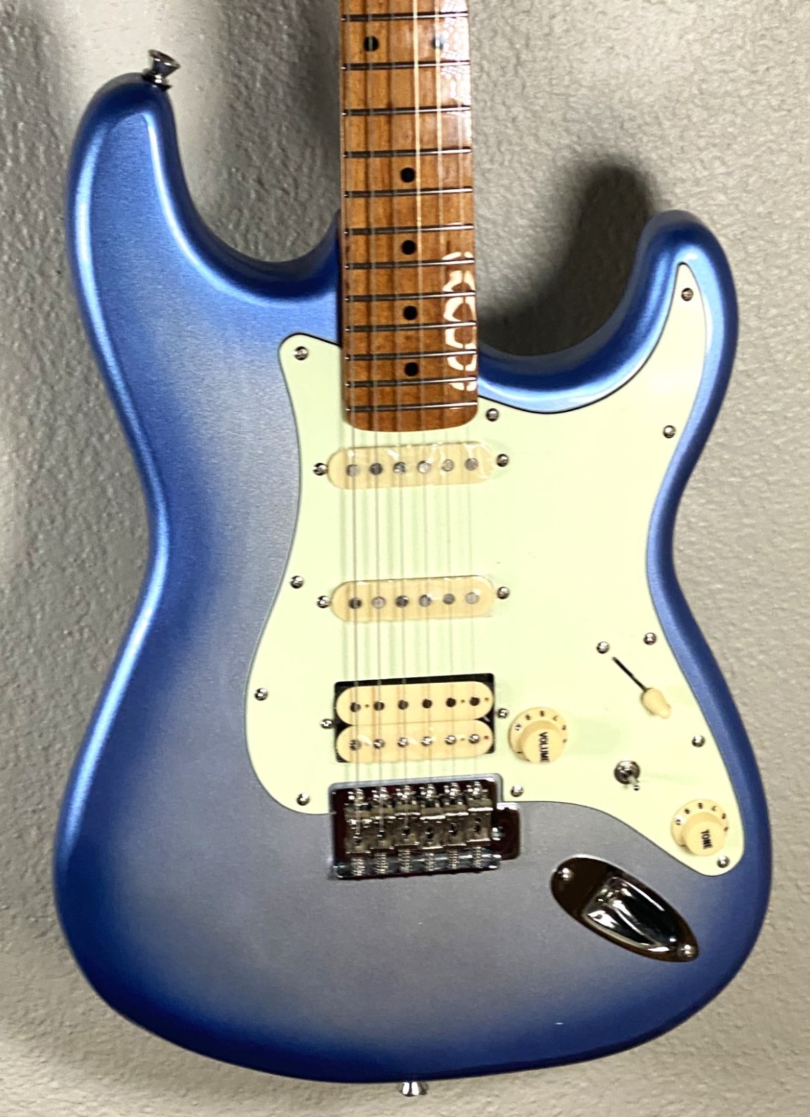 Metalic Skyburst Loaded Stratocaster Alder Fender Replacement Body. +Neck Plate