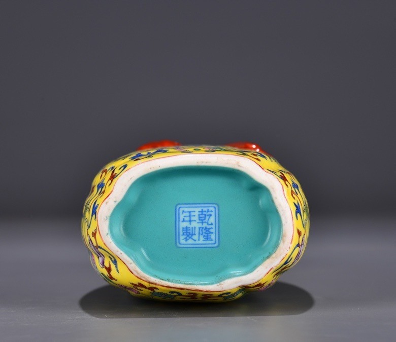 7'' Qianlong Marked Enamel Colour Porcelain Dragon Totem Zun Vase Pot Bottle