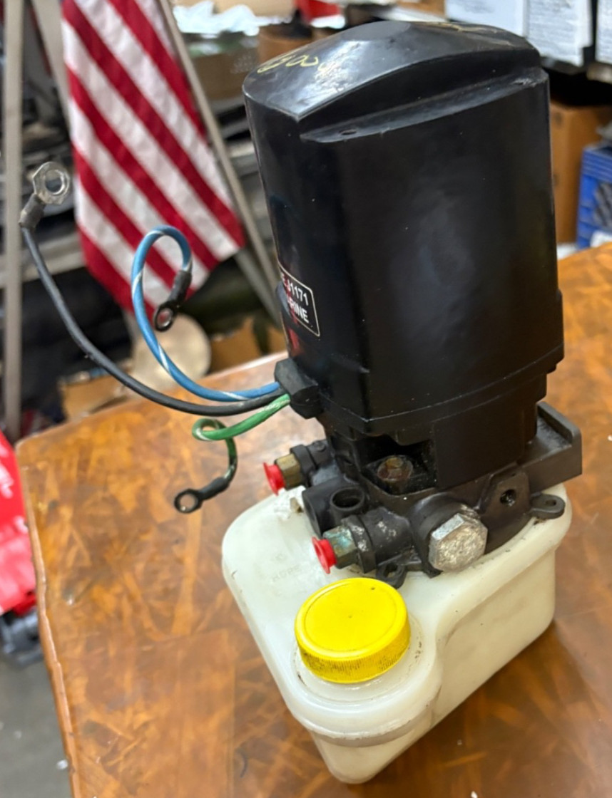 MERCRUISEER POWER TRIM PUMP ALPHA + BRAVO USED!! TESTED!!!!