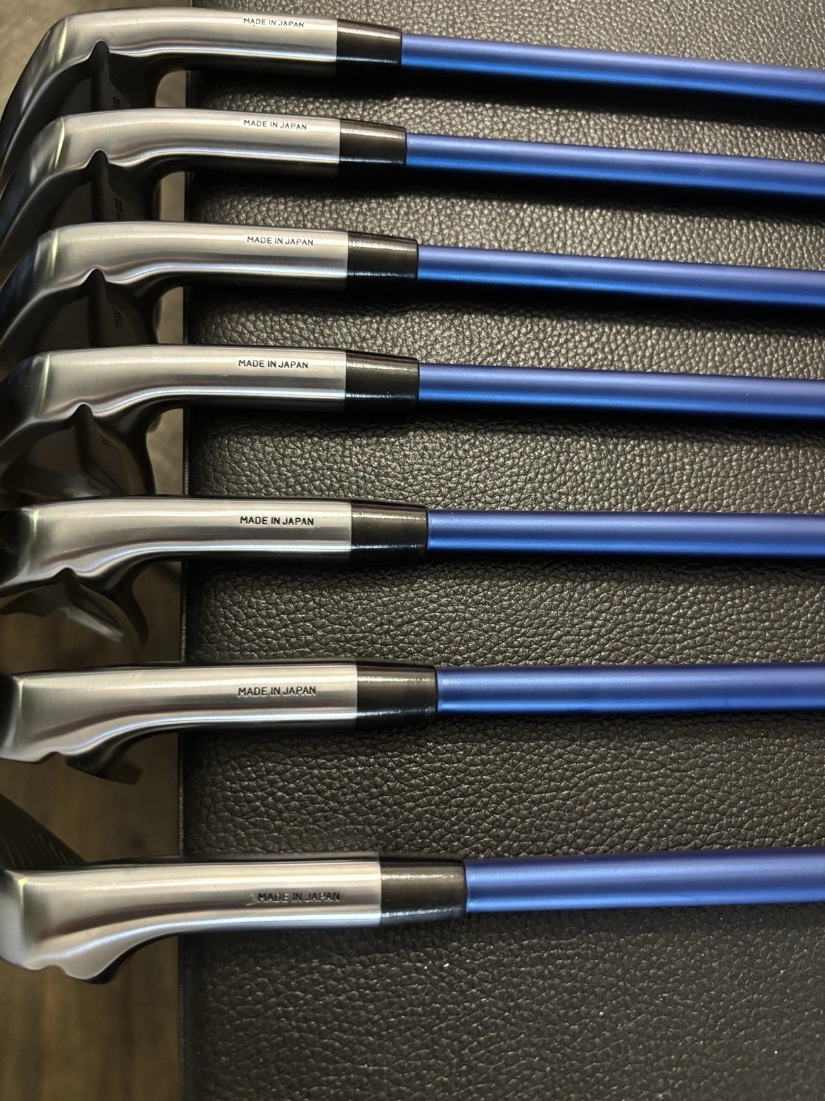 Miura TC-202 Iron’s 4-PW Graphite Design Tour AD-65 Reg Flex, MCC Blk/Blue Grip