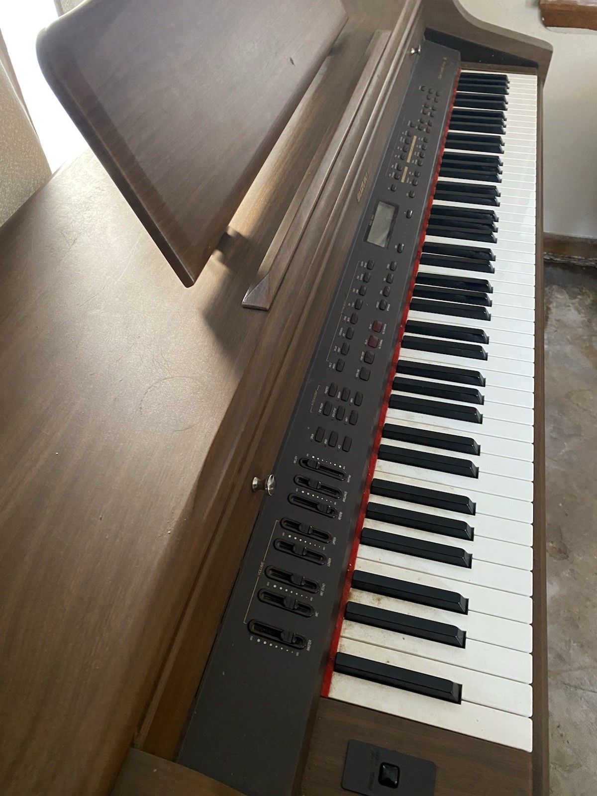 Suzuki HP-200e 88-Key Digital Piano MIDI Built-in Speaker 3 Pedals Brown