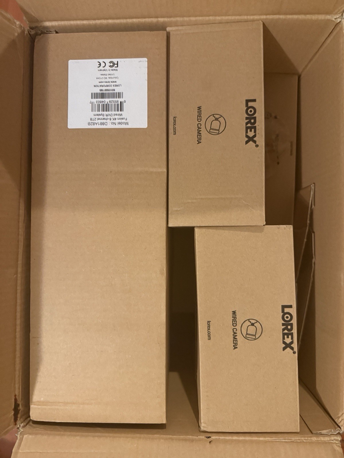 Lorex Fusion DVR with 4 Cameras+1 2k indoor Cam - 4K 12-Channel 2TB Wired System