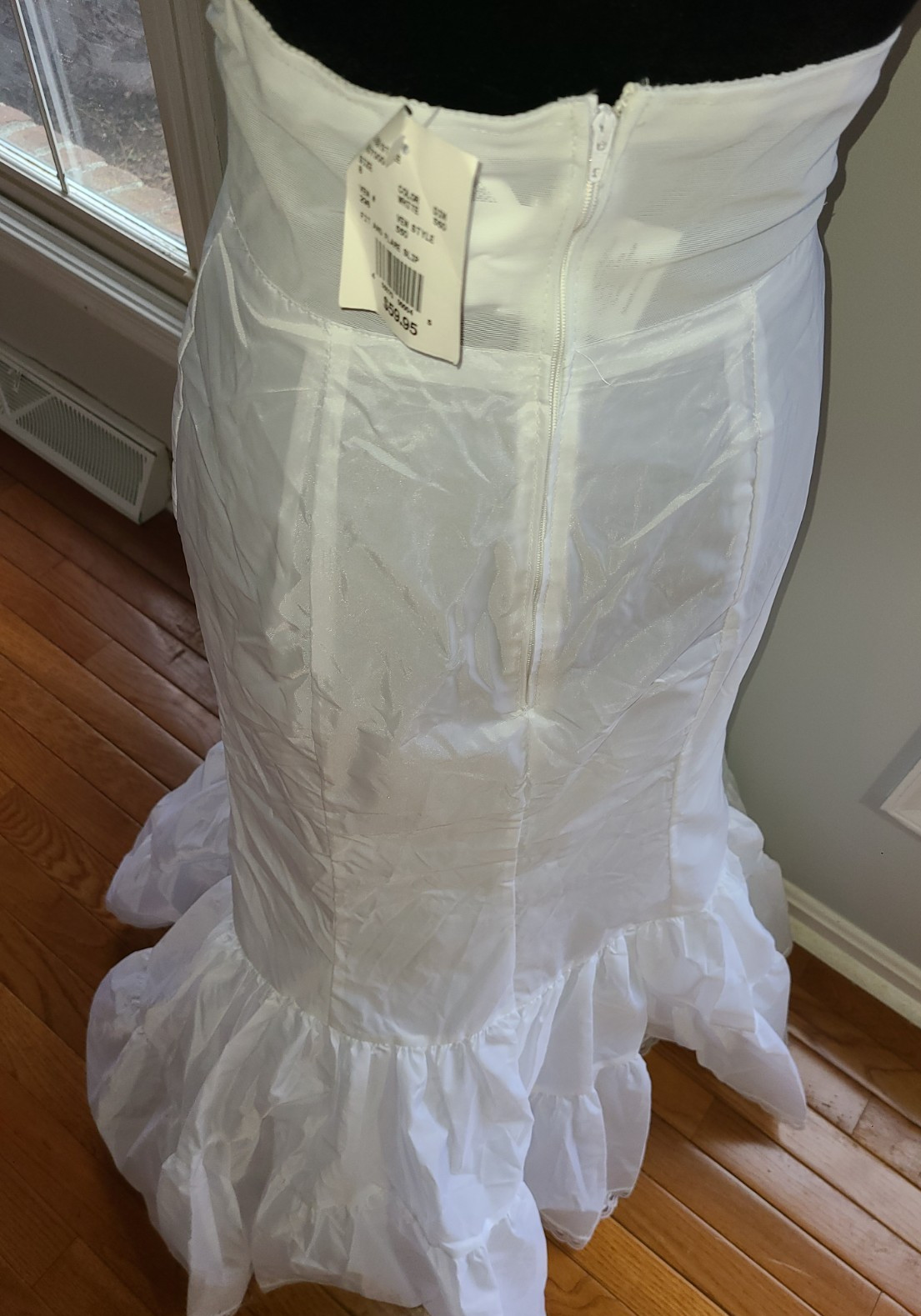 NWT Davids Bridal White Fit and Flare Slip Petticoat Size 8 Style 550 Zipper