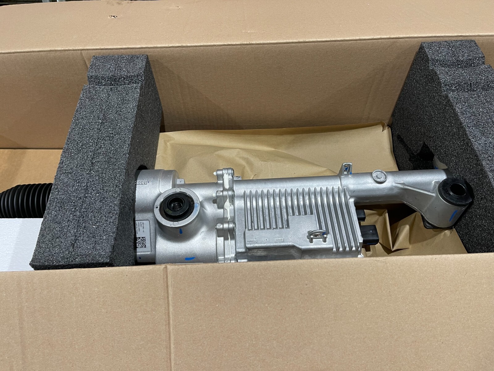 New Ford Original Steering Gear EL3Z-3504-BF