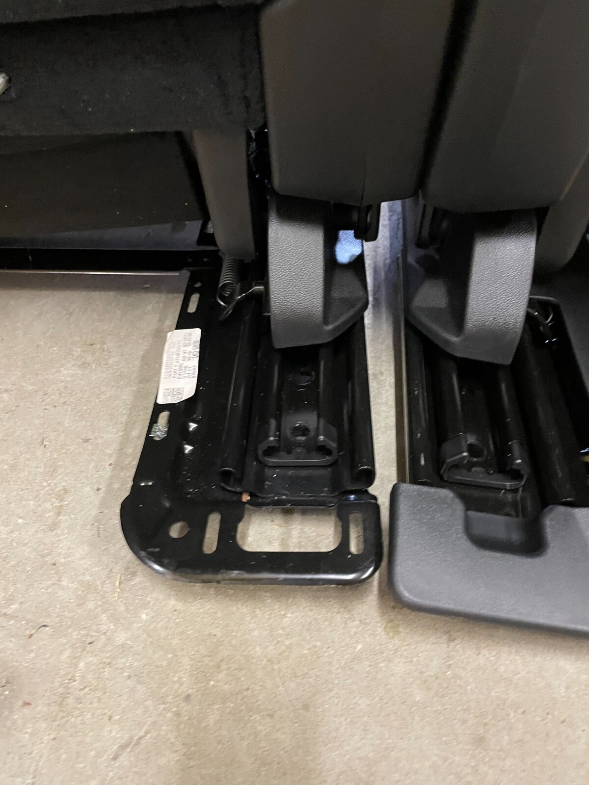 21-25 TAHOE YUKON ESCALADE SUBURBAN LEATHER 2ND ROW SEAT EBONY (JET BLACK) OEM