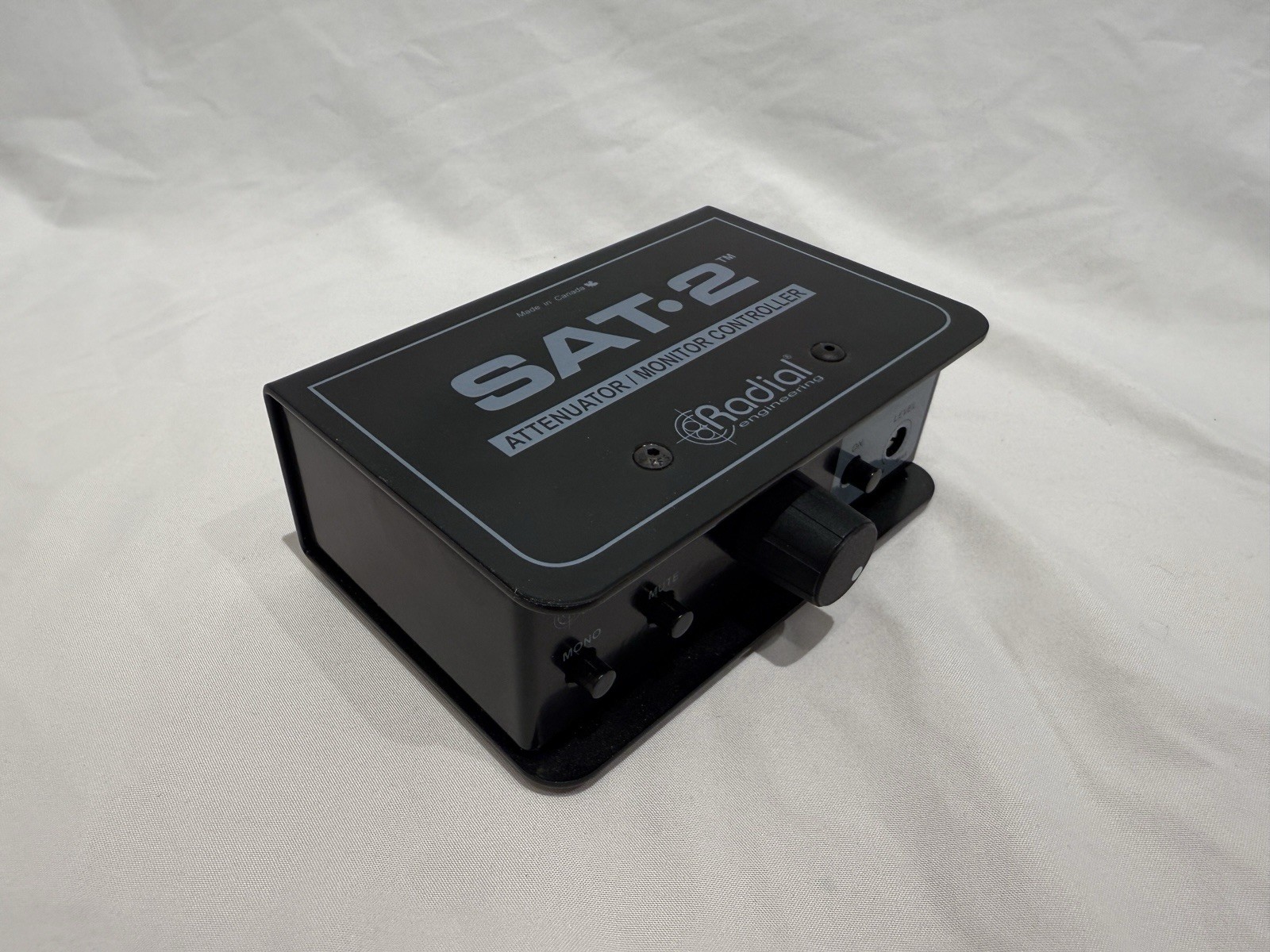 Radial Engineering SAT-2 Stereo Monitor Controller and Audio Attenuator w/ Box