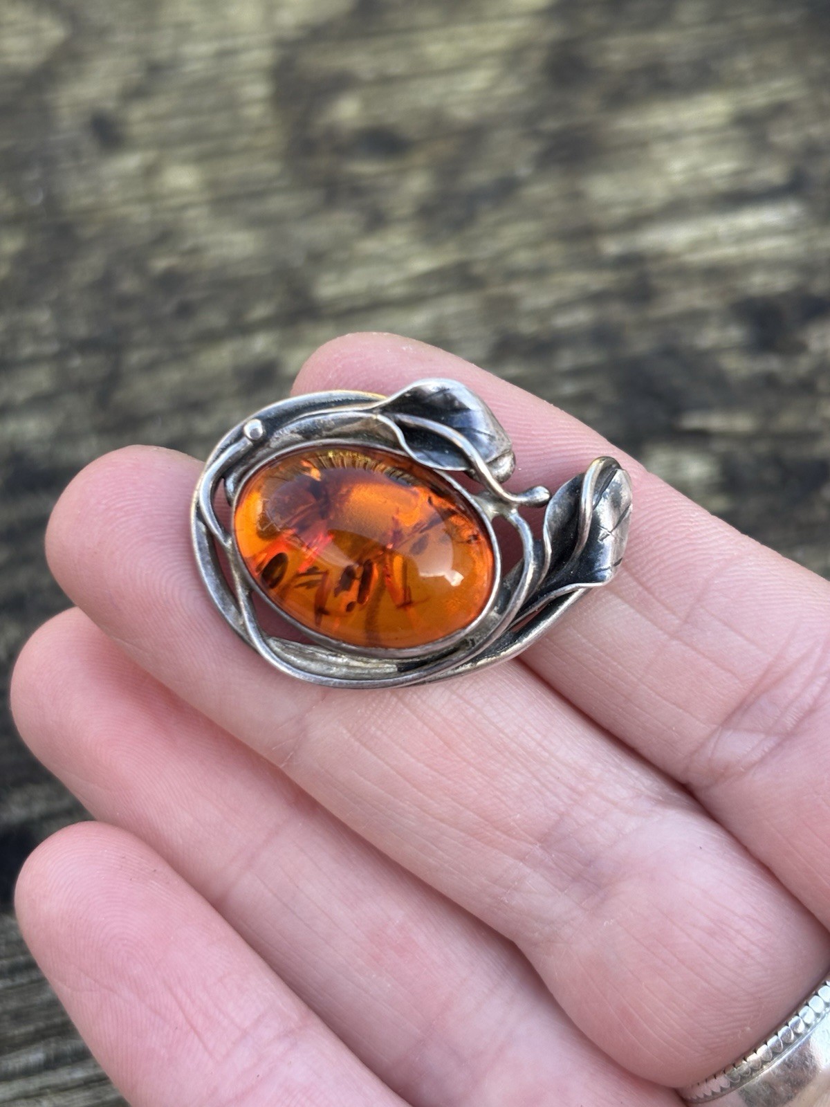 Sterling Silver Art Nouveau Inspired Amber Set Brooch (3cm)