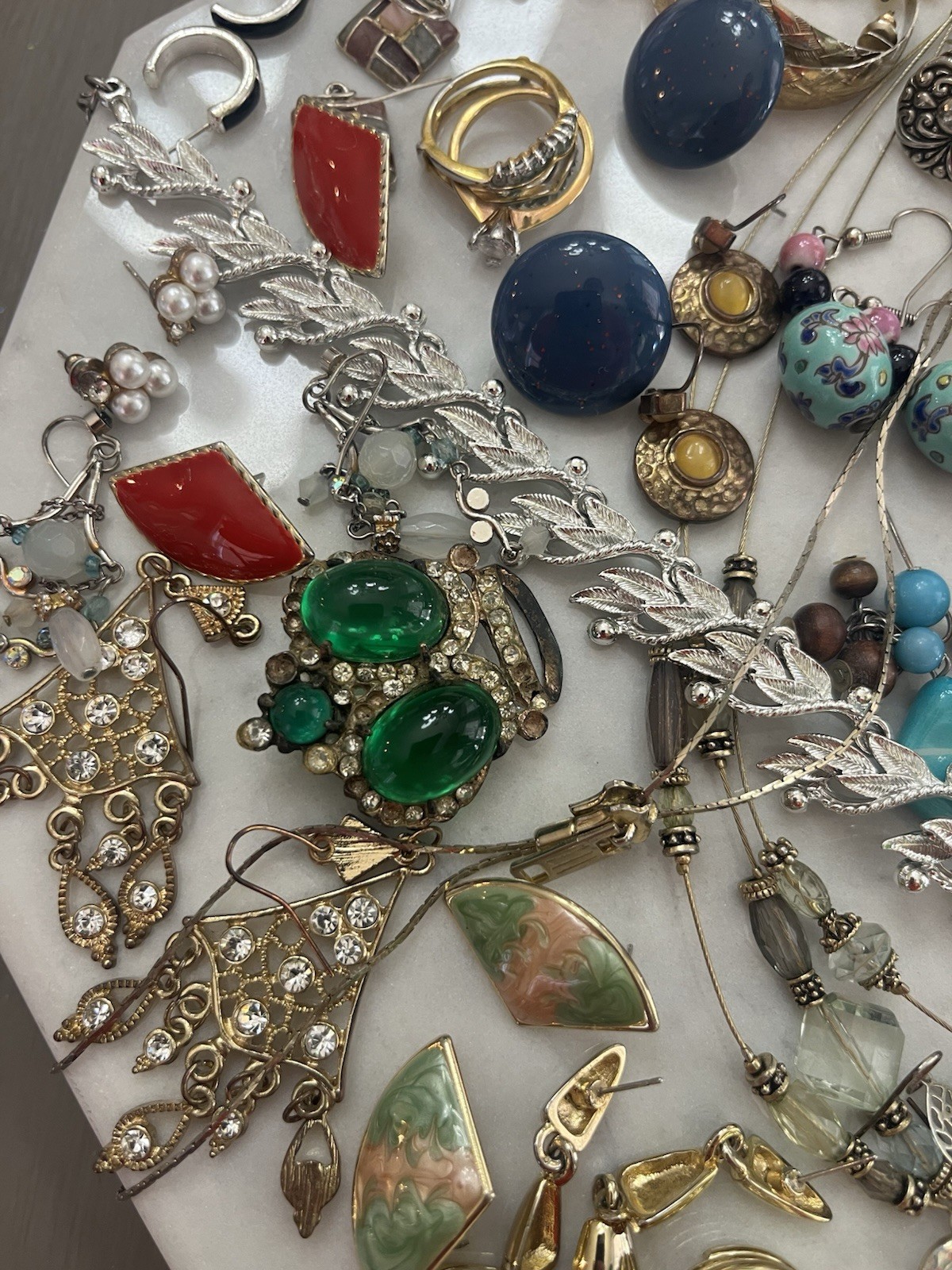 Estate Vintage & Antique Costume Jewelry Lot 33 pieces total