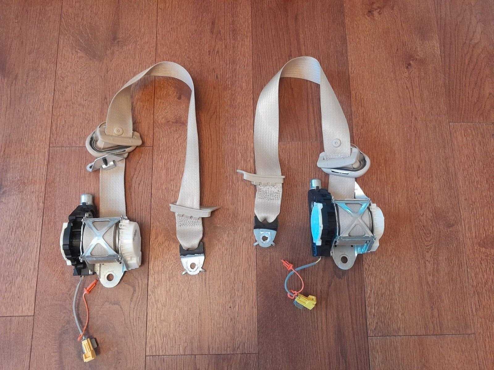 2007-2013 Silverado Sierra Regular Cab Front Right + Left PAIR  Seat Belts OEM