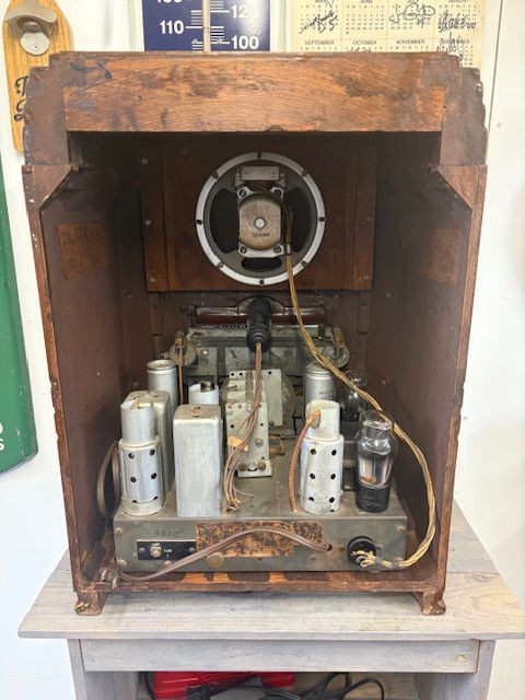 Silvertone 4765 Tombstone Radio