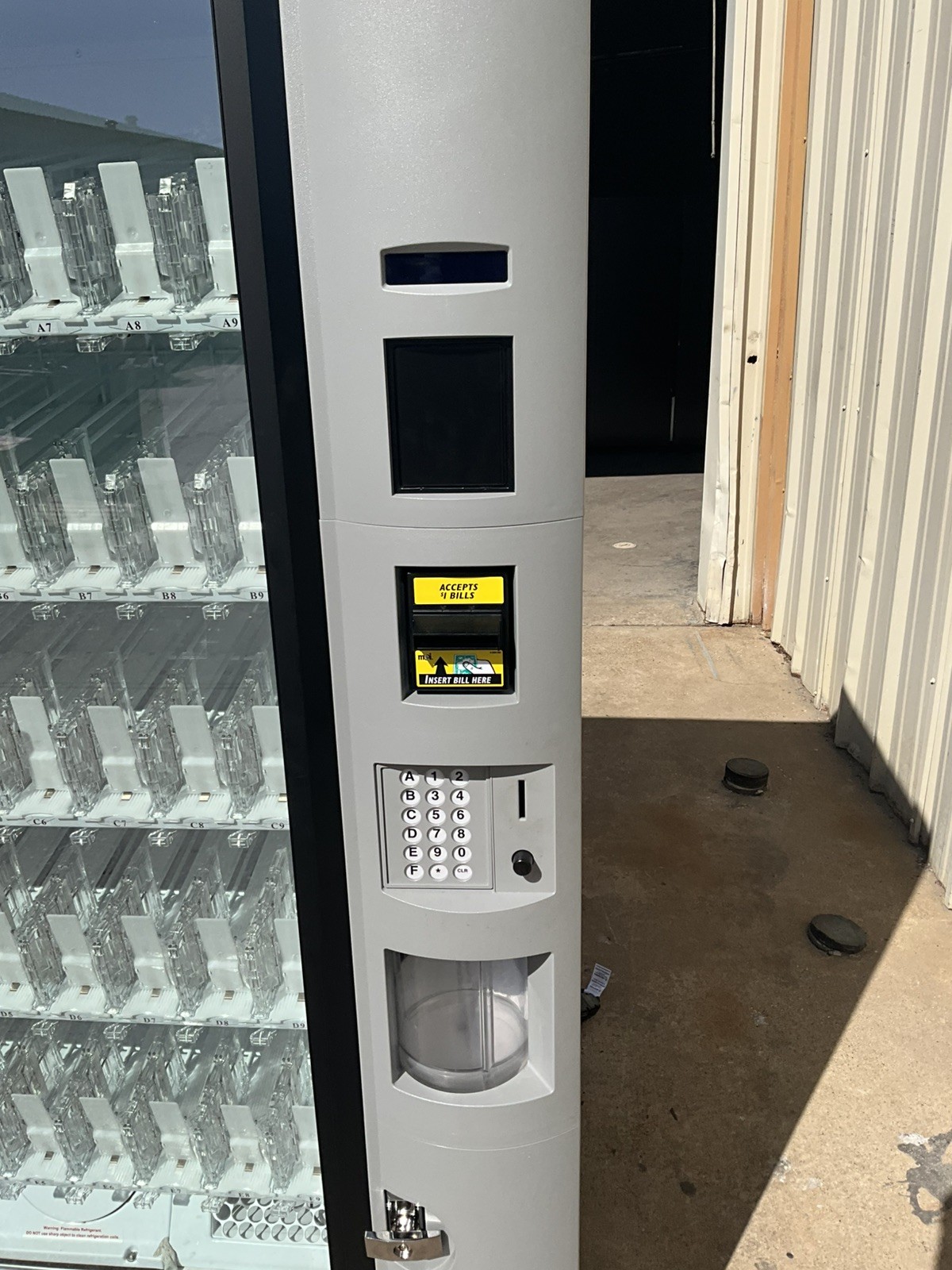 24 Dixie Narco BevMax CPI Glass Front Beverage Vending Machine 5800-4HC crane