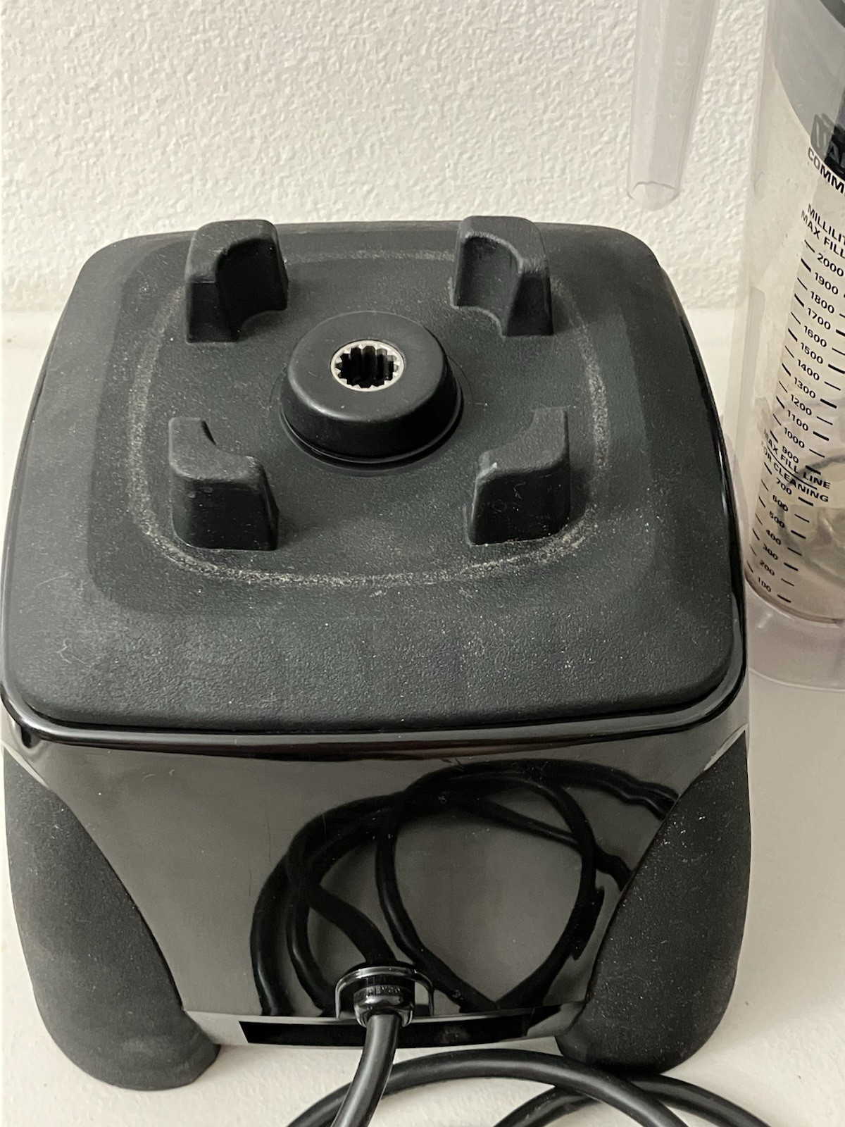 Waring MX1050XTX Xtreme High-Power Blender with 64 Oz Lightly Used