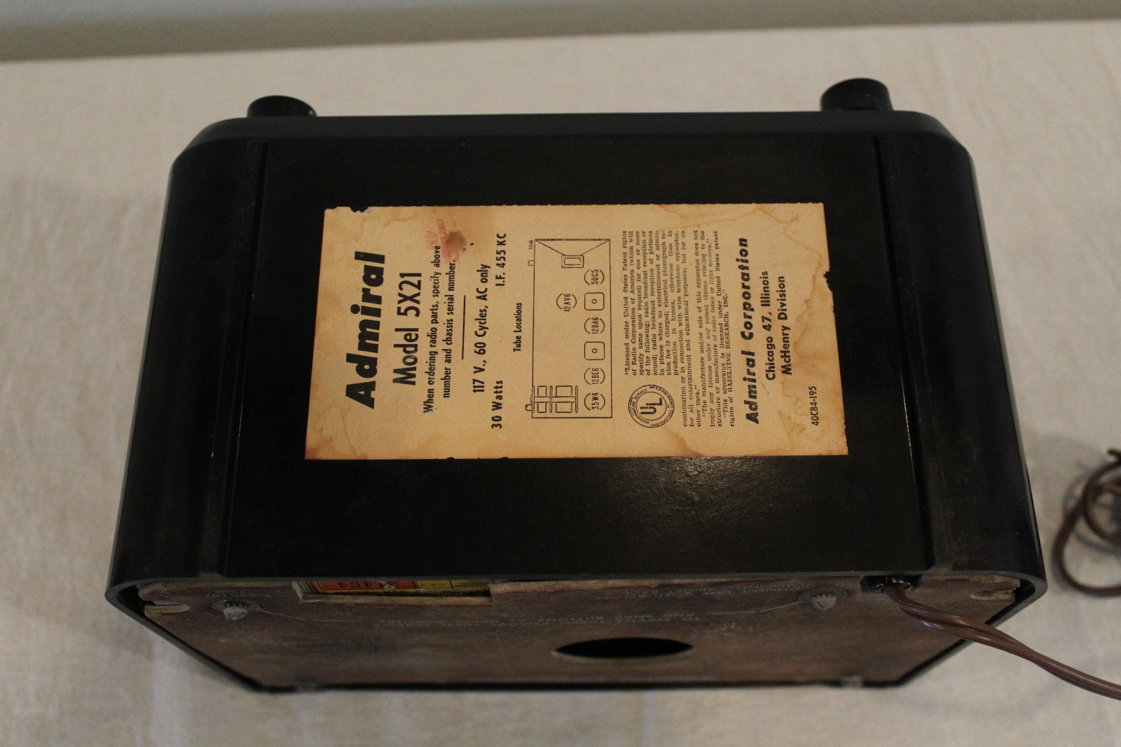 Admiral Model 5x21 Bakelite AM Clock 5 Tube Radio - 1953