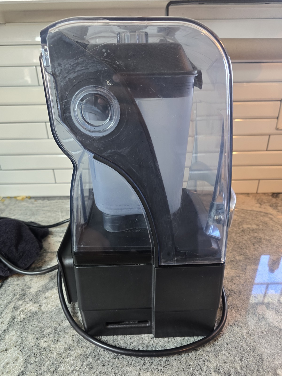 Vitamix The Quiet One Blender 48oz Polycarbonate Jar item 036019 ABAB READ