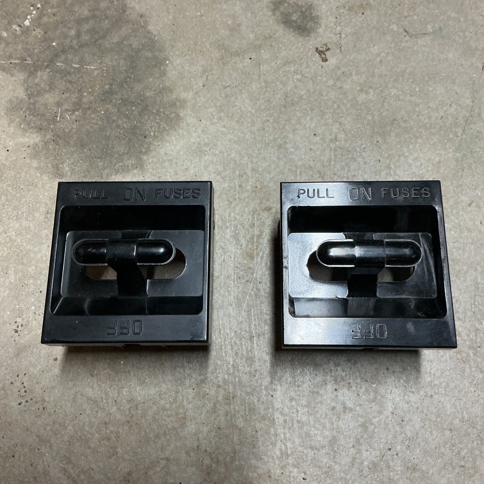 Square D 60 Amp Pull Out Fuse Holder Used M-224075