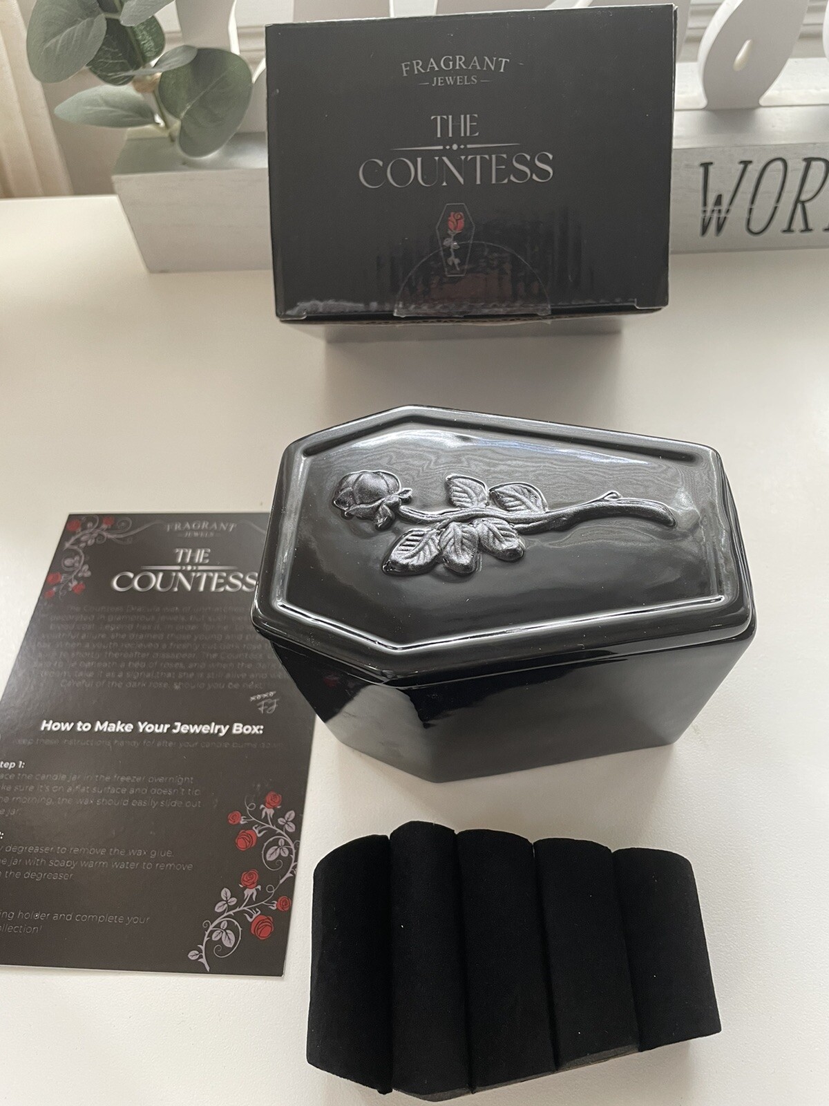 Fragrant Jewels The Countess ring holder coffin shaped jewelry box NO R G3D
