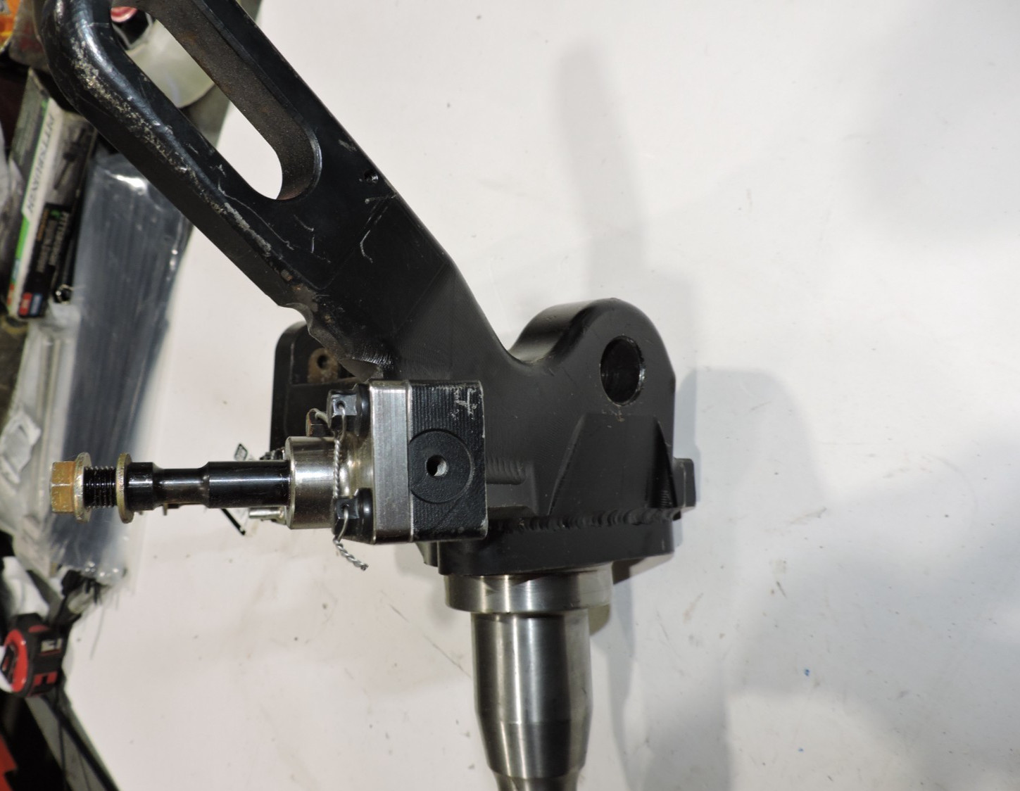 Right front Hendrick cup spindle 5x5 6-8* degree pin NICE road course Nascar