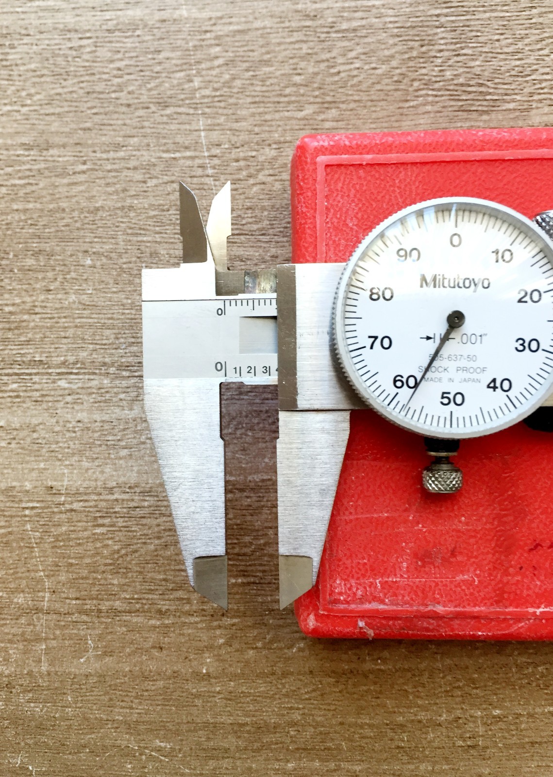 Mitutoyo Dial Caliper 6" Calibrated 505-637-50 .001" 6” With Case Made In JAPAN