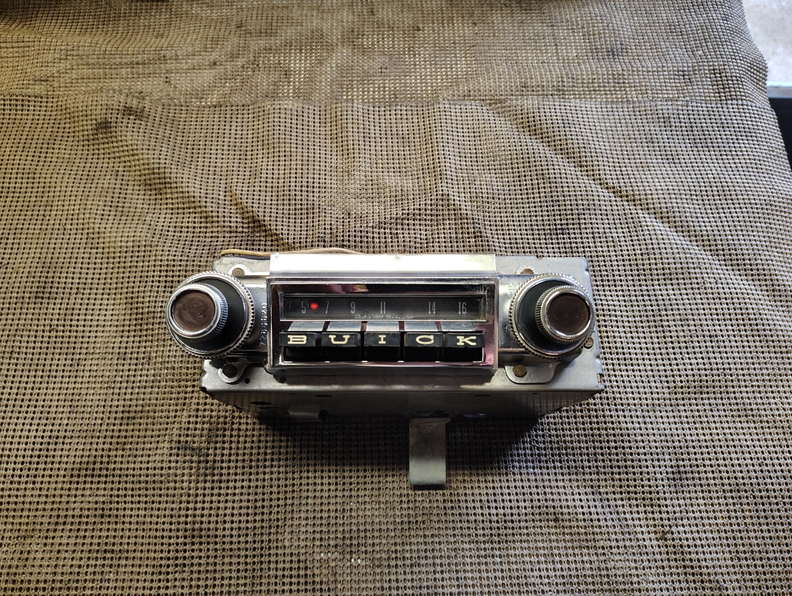 1964 Buick Skylark Special Deluxe Sport Wagon Factory AM Radio 980649 WORKS!