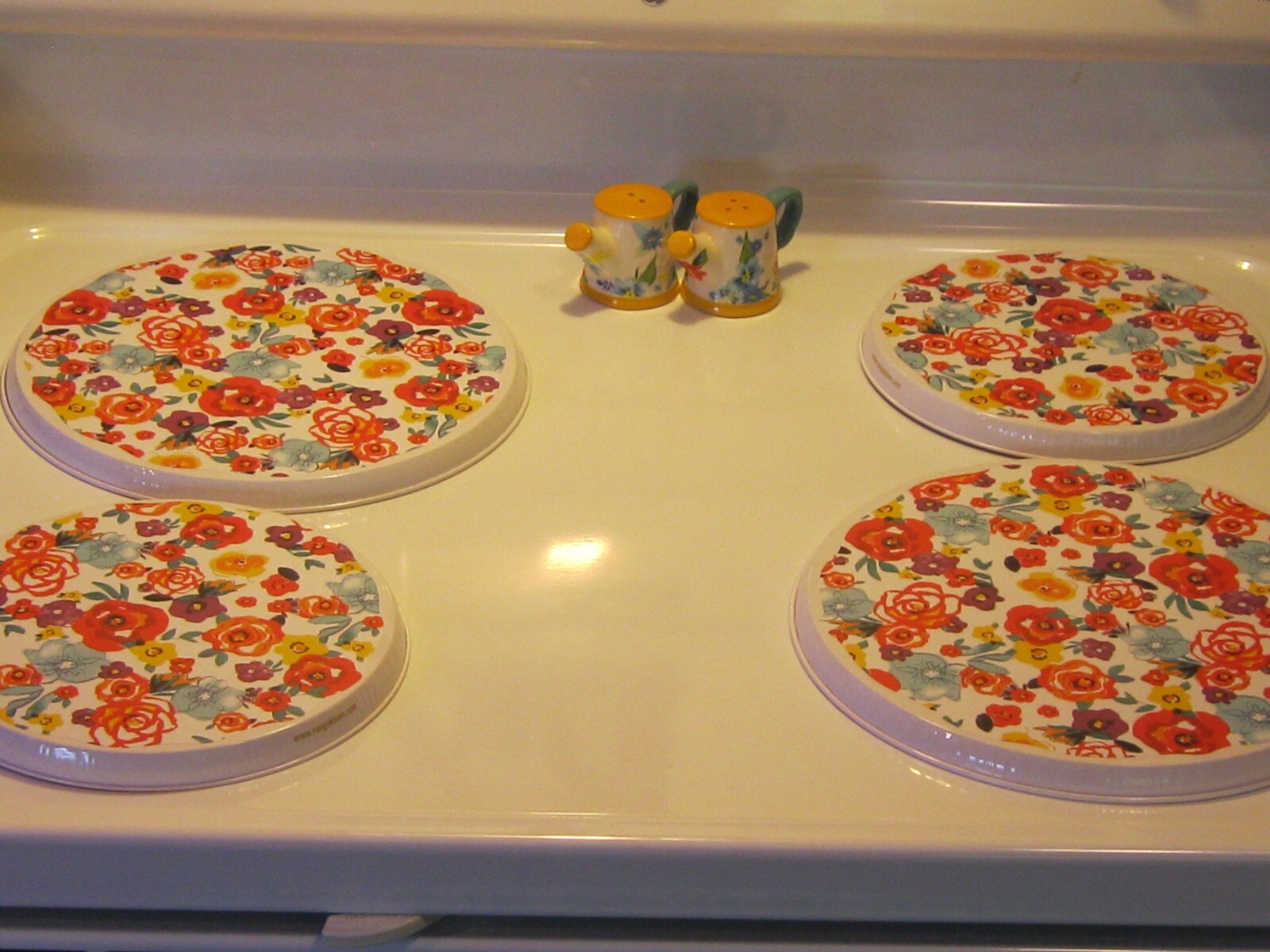 NEW HANDCRAFTED PIONEER WOMAN FLEA MARKET FLORAL LAMINATED STOVE BURNER COVERS