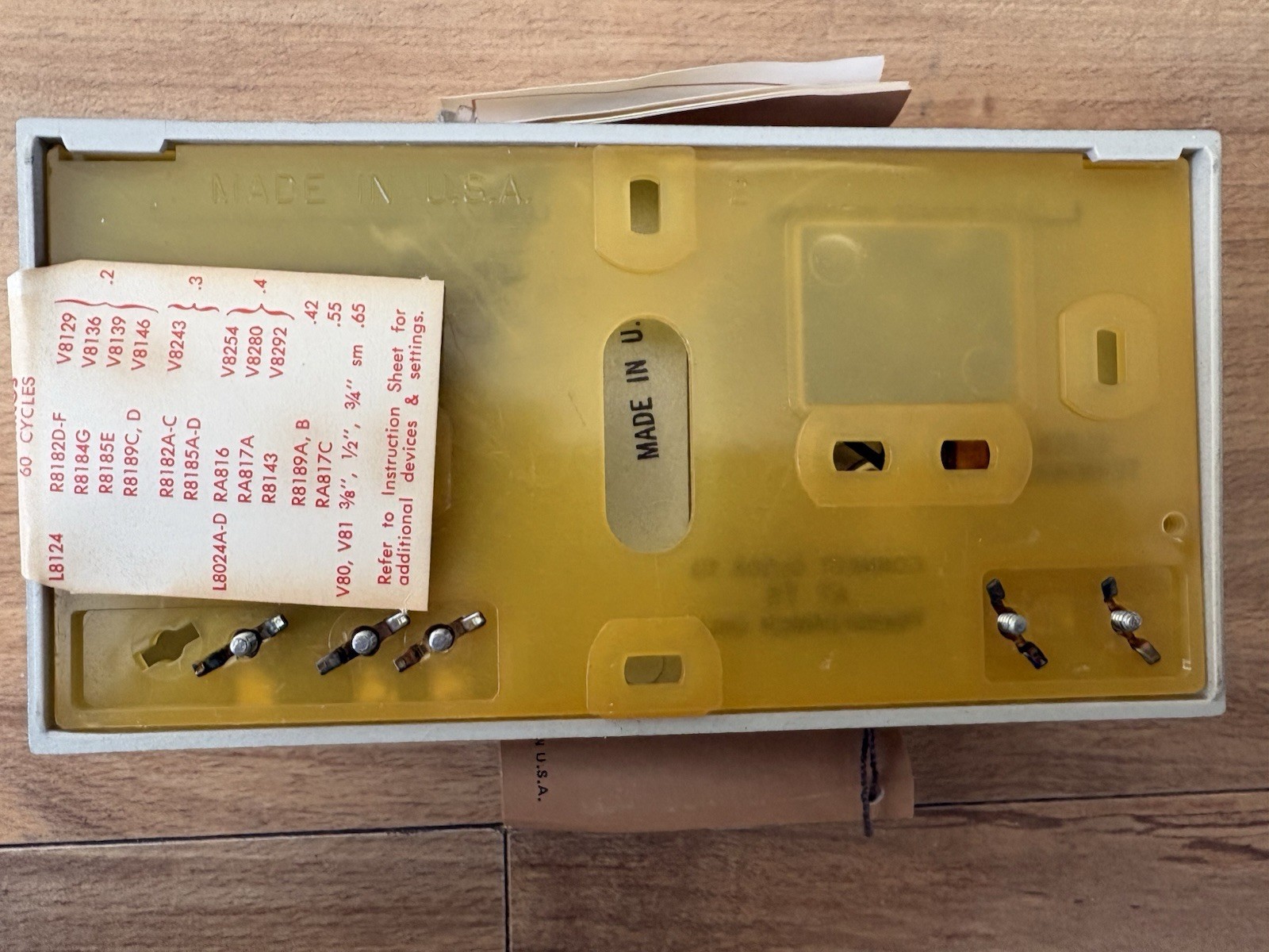 Honeywell Electric Clock Thermostat Heat/AC T882A Vintage 60s 70s New Old Stock