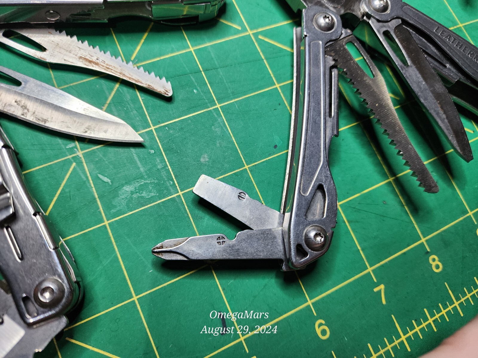 Leatherman Sidekick one at random