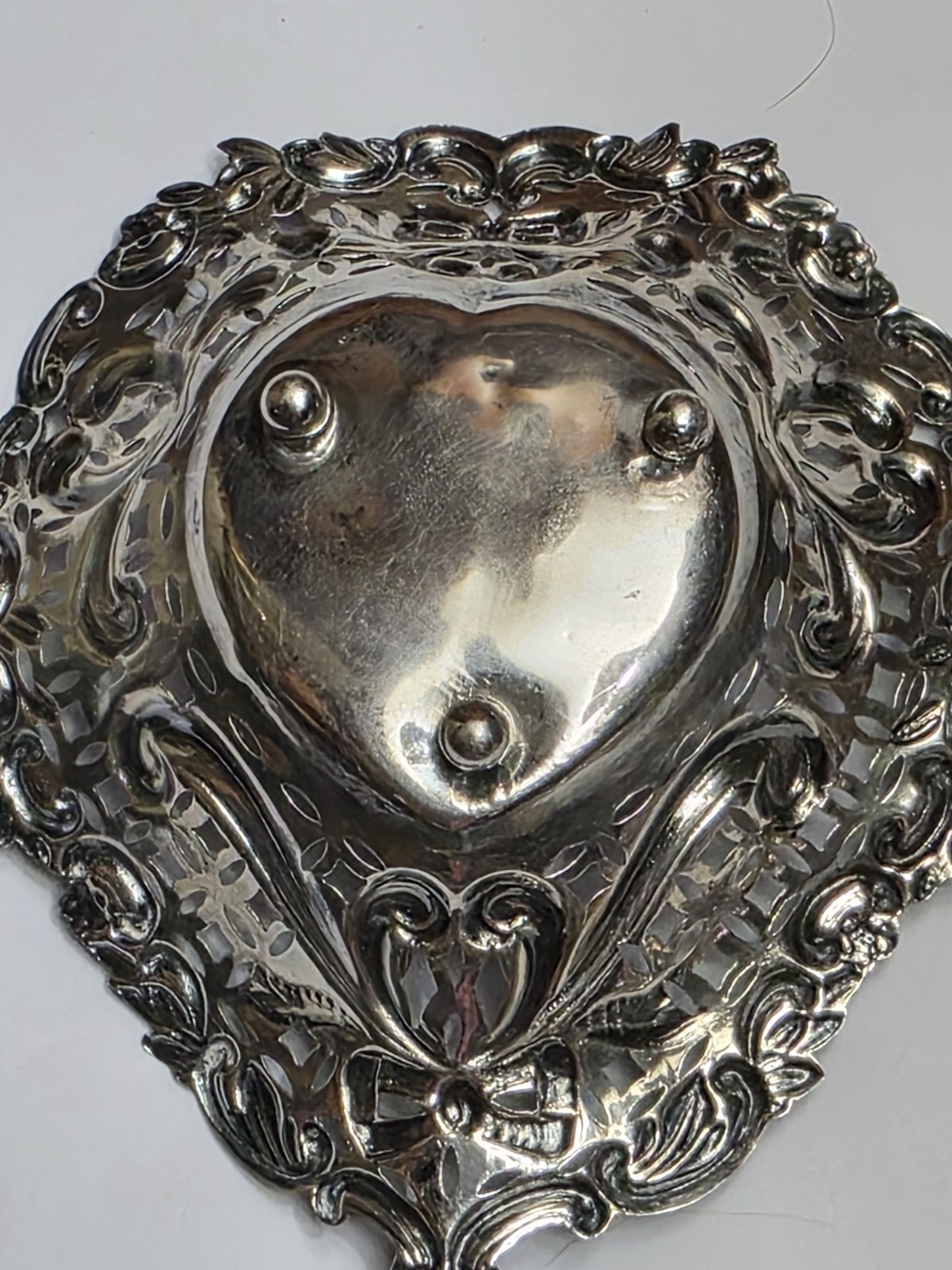 antique 1898 English sterling silver filigree heart footed bonbon dish bowl