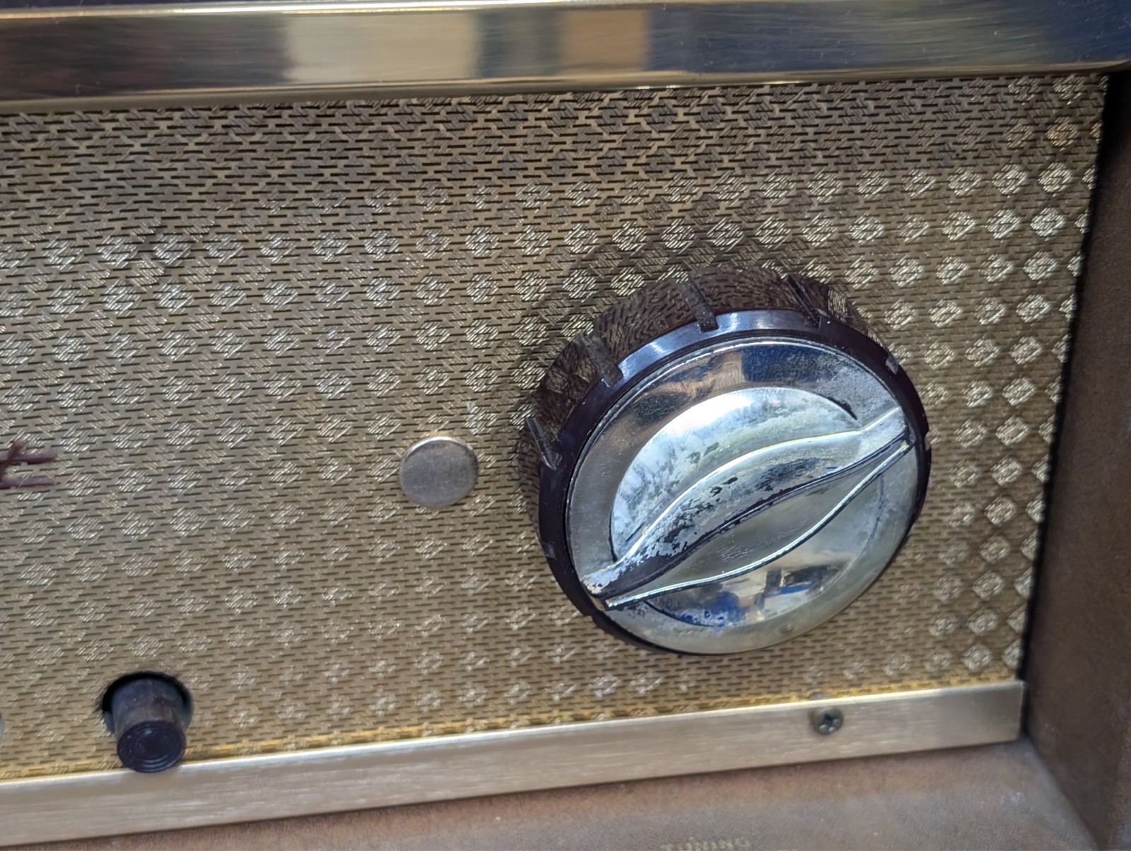 Capehart International 88P66BNL PORTABLE MULTIBAND TUBE RADIO - For Parts