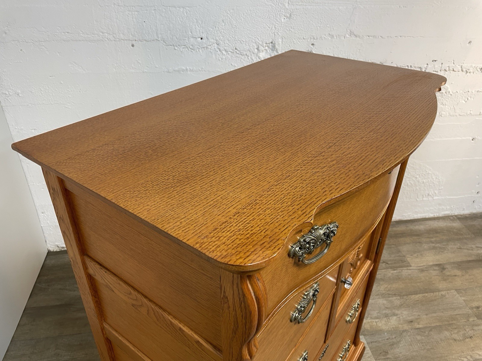 Lexington Furniture Door Chest Victorian Sampler Collection