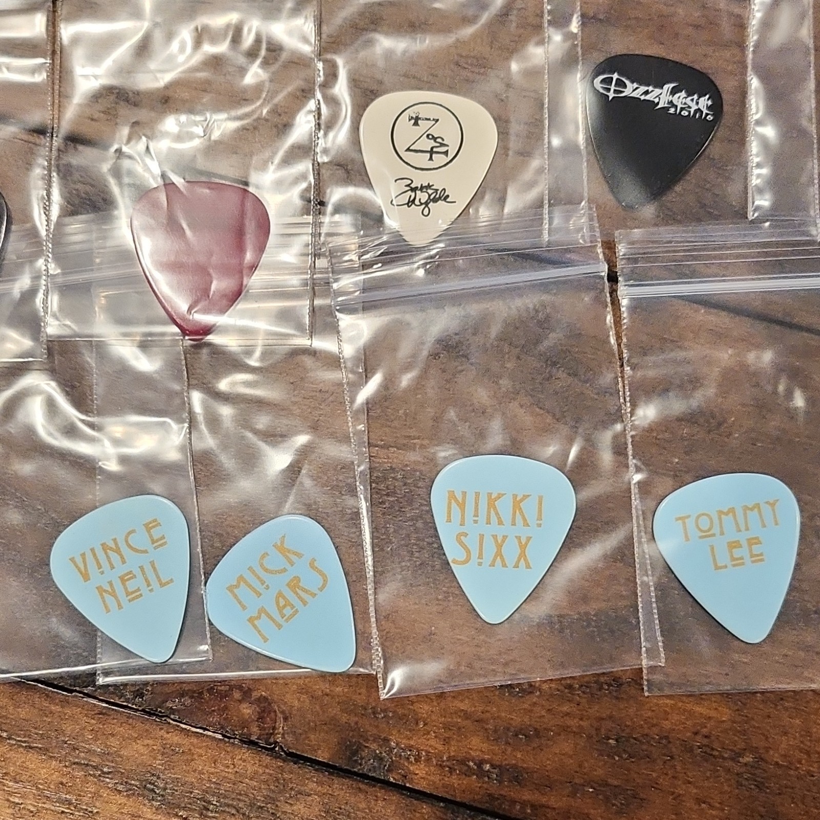 Ozzy Osbourne Ozzfest 2010 Guitar Pick Set w/ Halford, Mötley Crüe & Case