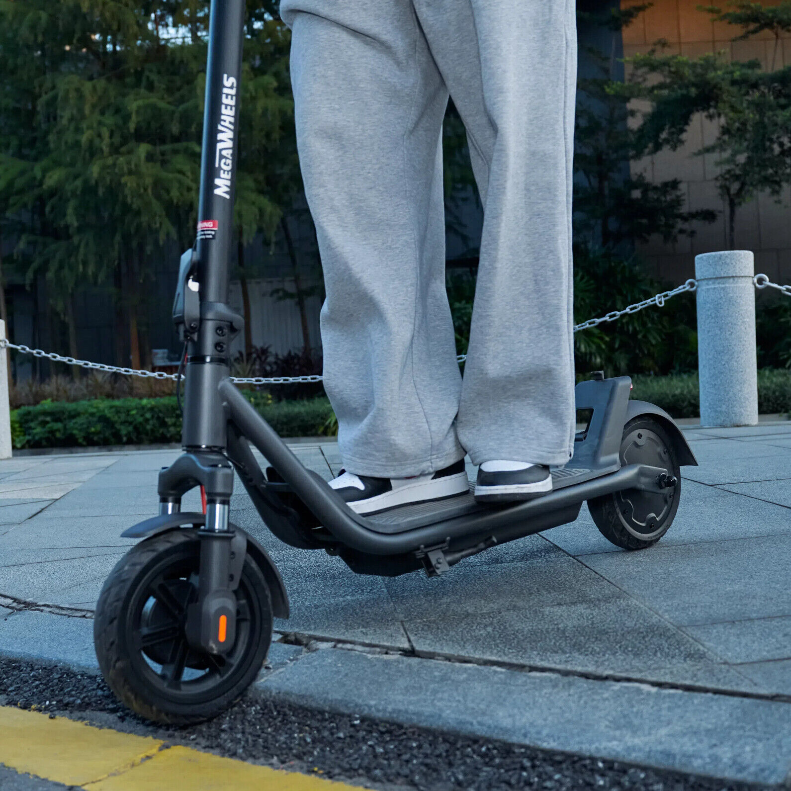 2025 ADULTS ELECTRIC SCOOTER FOLDABLE SCOOTER WITH APP &DOUBLE SHOCK ABSORPTION