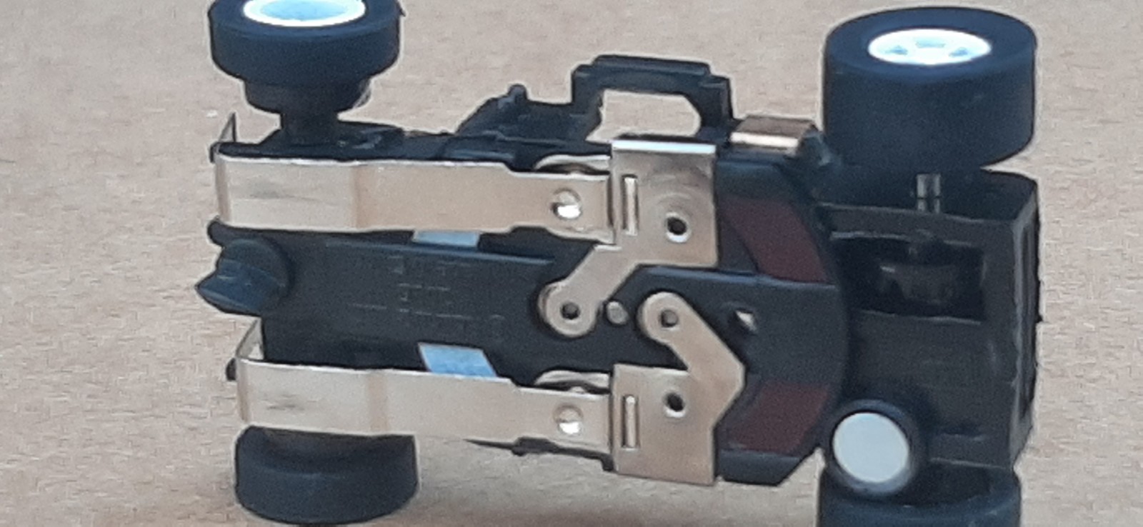 Back To School Special Autoworld Ultra G Xtraction Chassis With White Rims