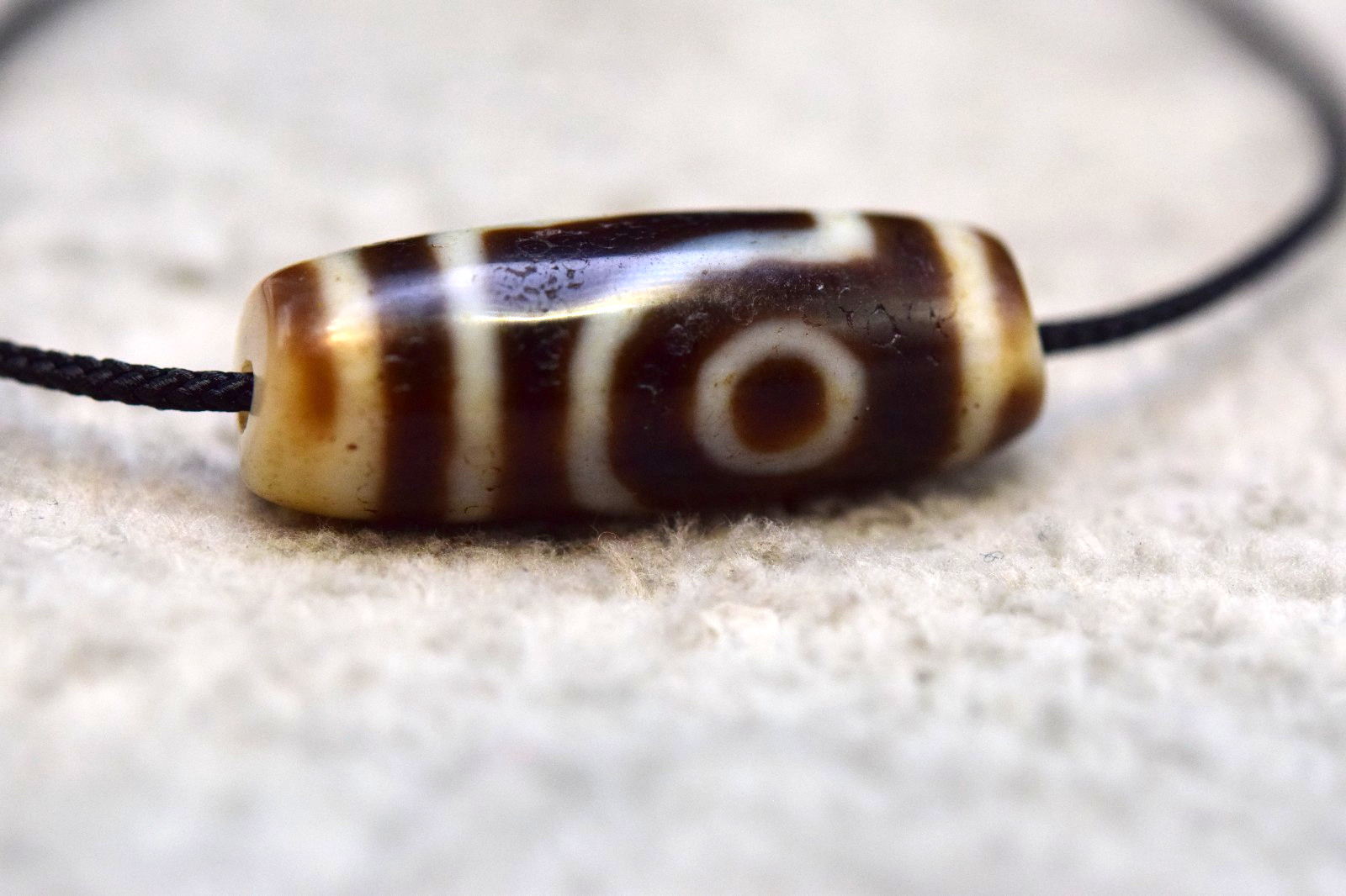 old Himalayan indo tibetan 2eyes agate bead unique pattern