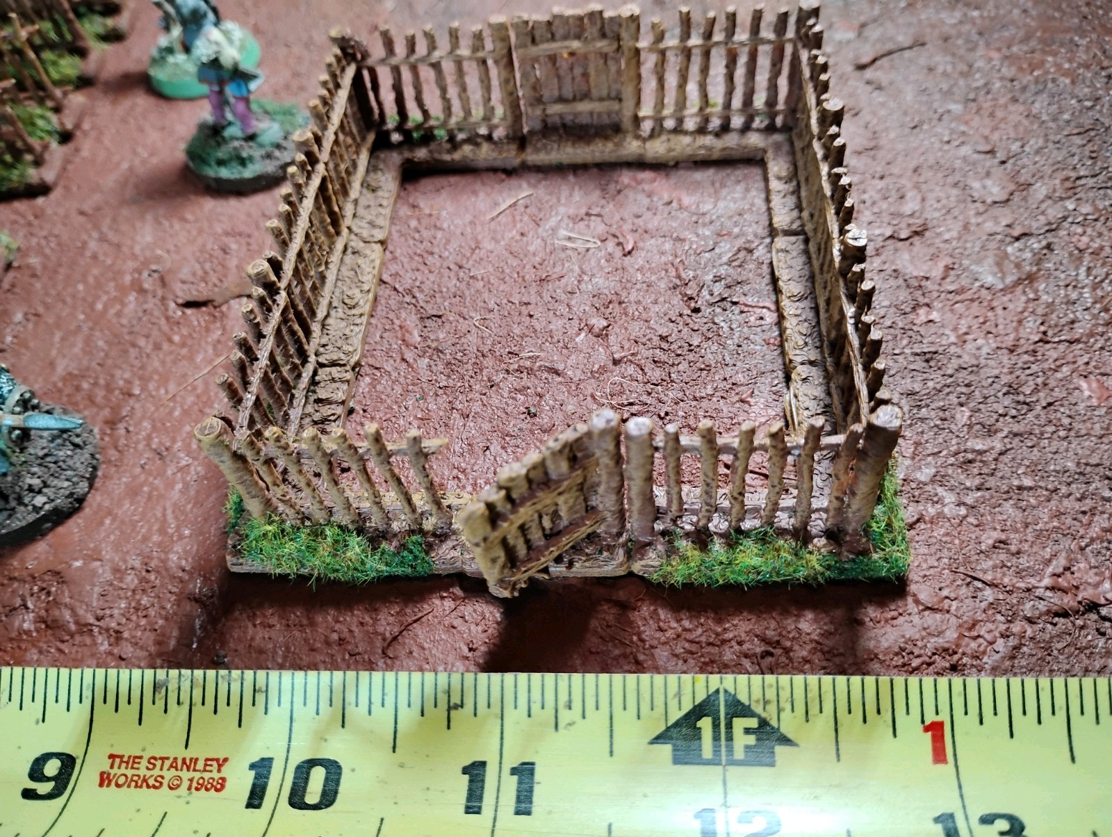 Wooden Fences Wargame Terrain 29pc of fence 108"- 9 feet Painted - 25mm 28mm