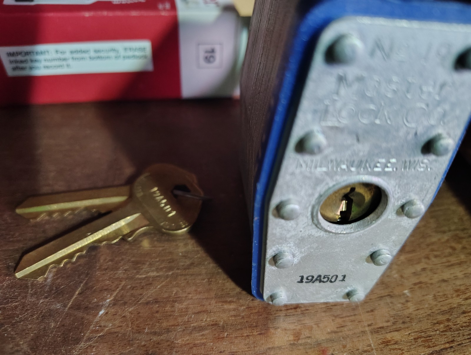 MASTER LOCK #19 Vintage Master lock and Co. No 19 Super Security. Blue bumper