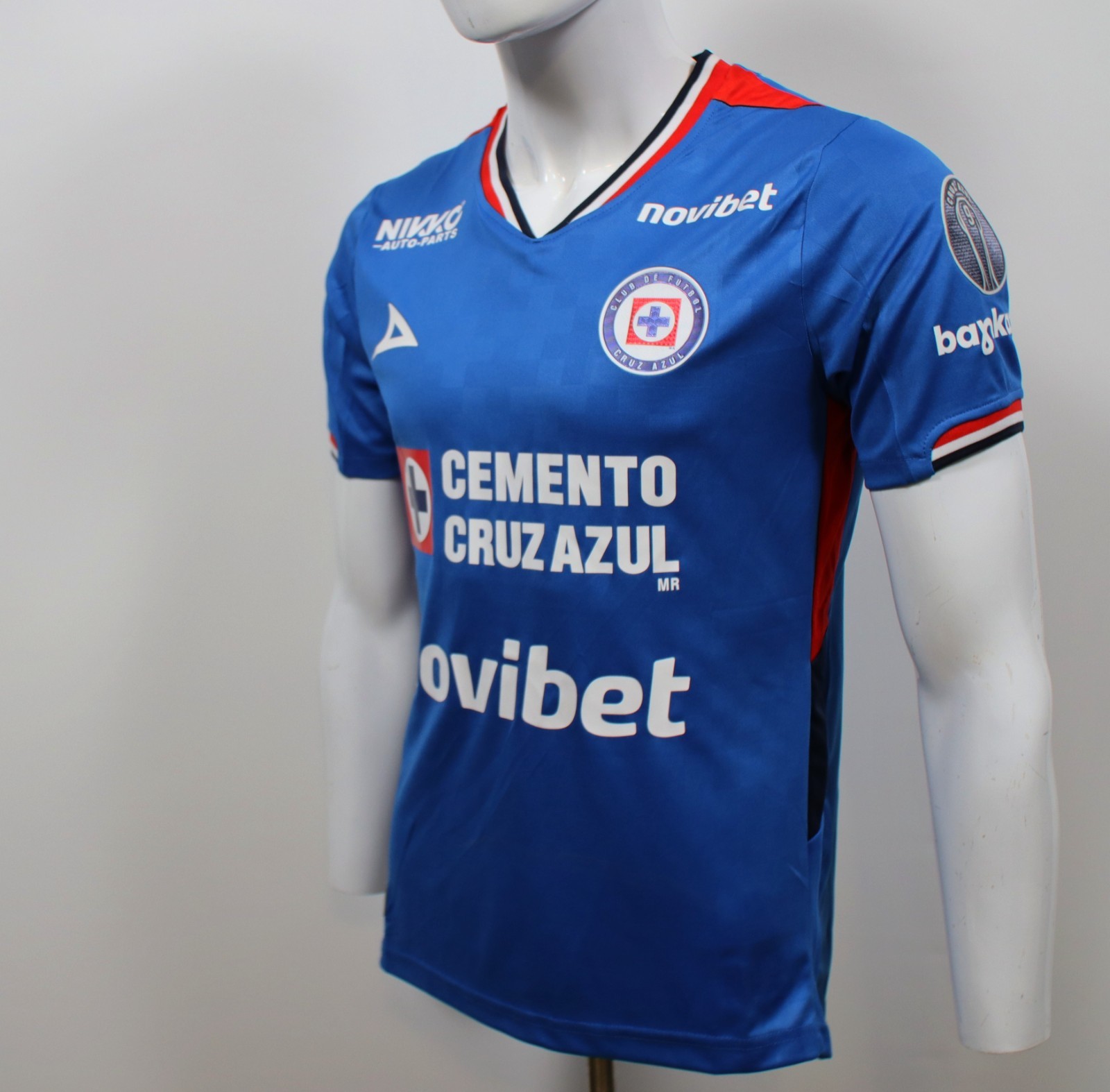 CRUZ AZUL LOC 25/26 CON PARCH LIGA MX (Talla Reducida) slim fit LEER DESCRIPSON