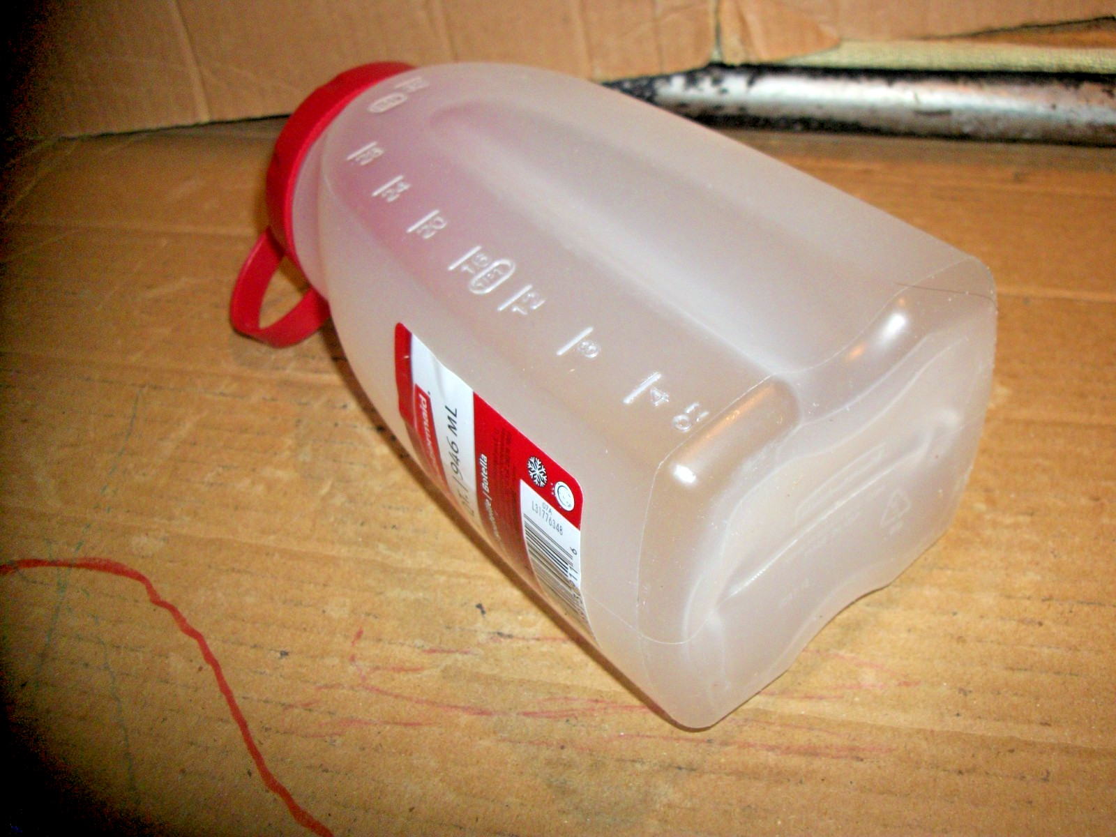 Rubbermaid 1 Quart/32 Oz Drink/Beverage Pitcher/Bottle Servin Saver/MixerMate