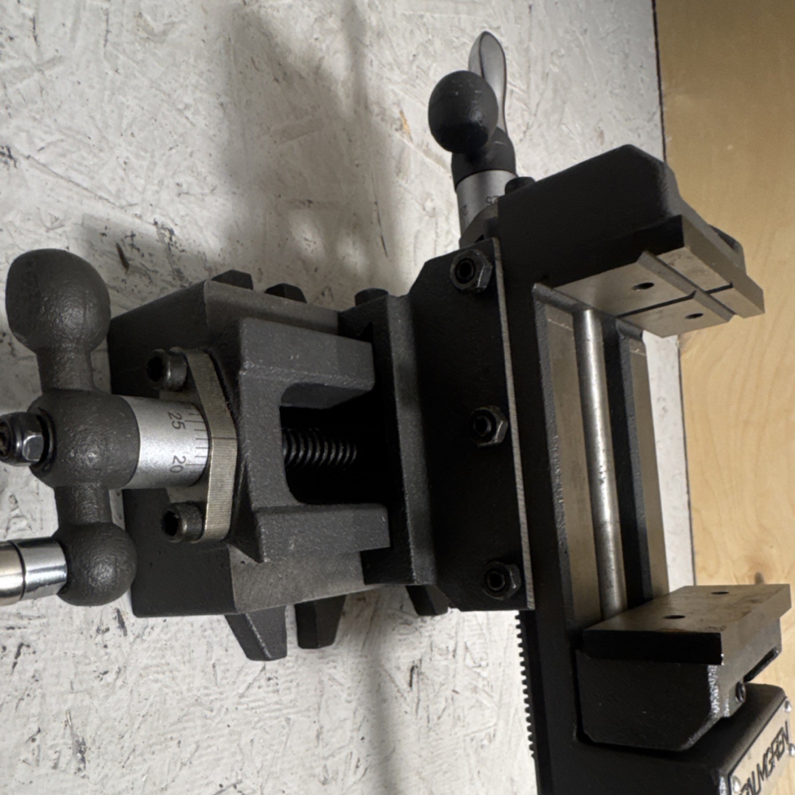 Palmgren 3.5" Jaw Width 3.25" Opening Cross Slide Machine Vise