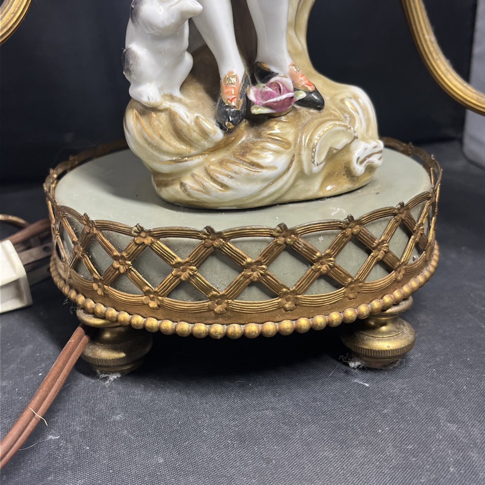 Antique Boudoir Porcelain Figurine/flower Lamp