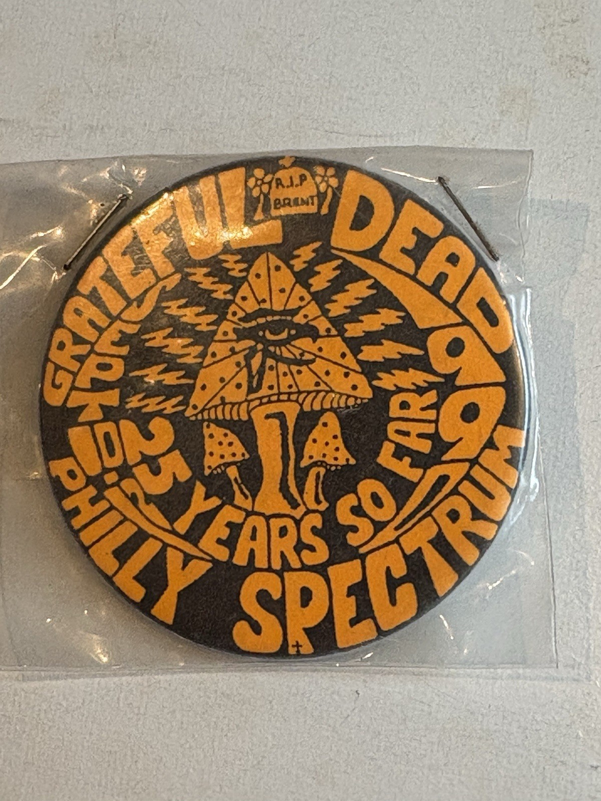 RARE 1990 VINTAGE”GRATEFUL DEAD”PHILLY SPECTRUM CONCERT/BUTTON / PINBACK  👀