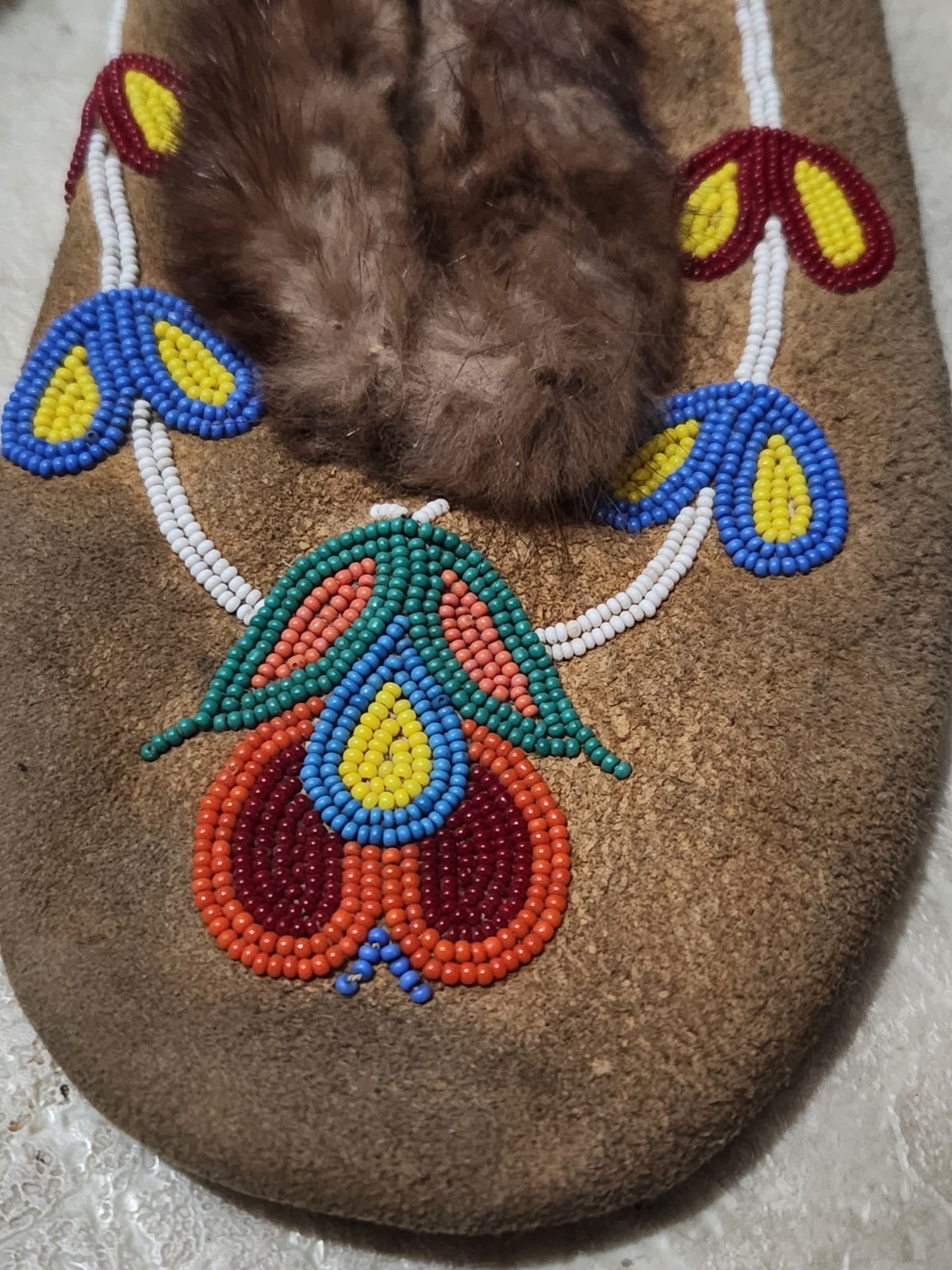 LOT OF 7 PAIRS BEAUTIFUL VINTAGE NATIVE AMERICAN BEADED MOCCASINS