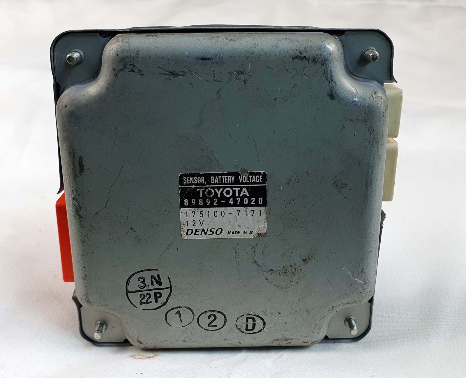 Toyota Prius Hybrid 2010-2015 Bettery Voltage Sensor Control module 89892-47020