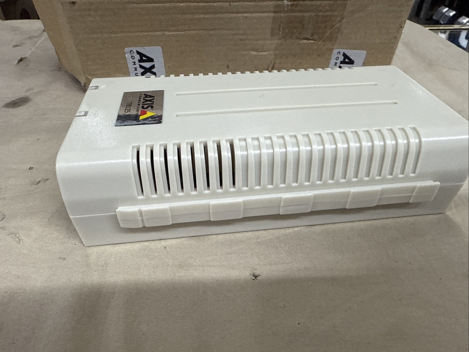 BRAND NEW AXIS T8125 AC 24V MIDSPAN 60W 5900-251