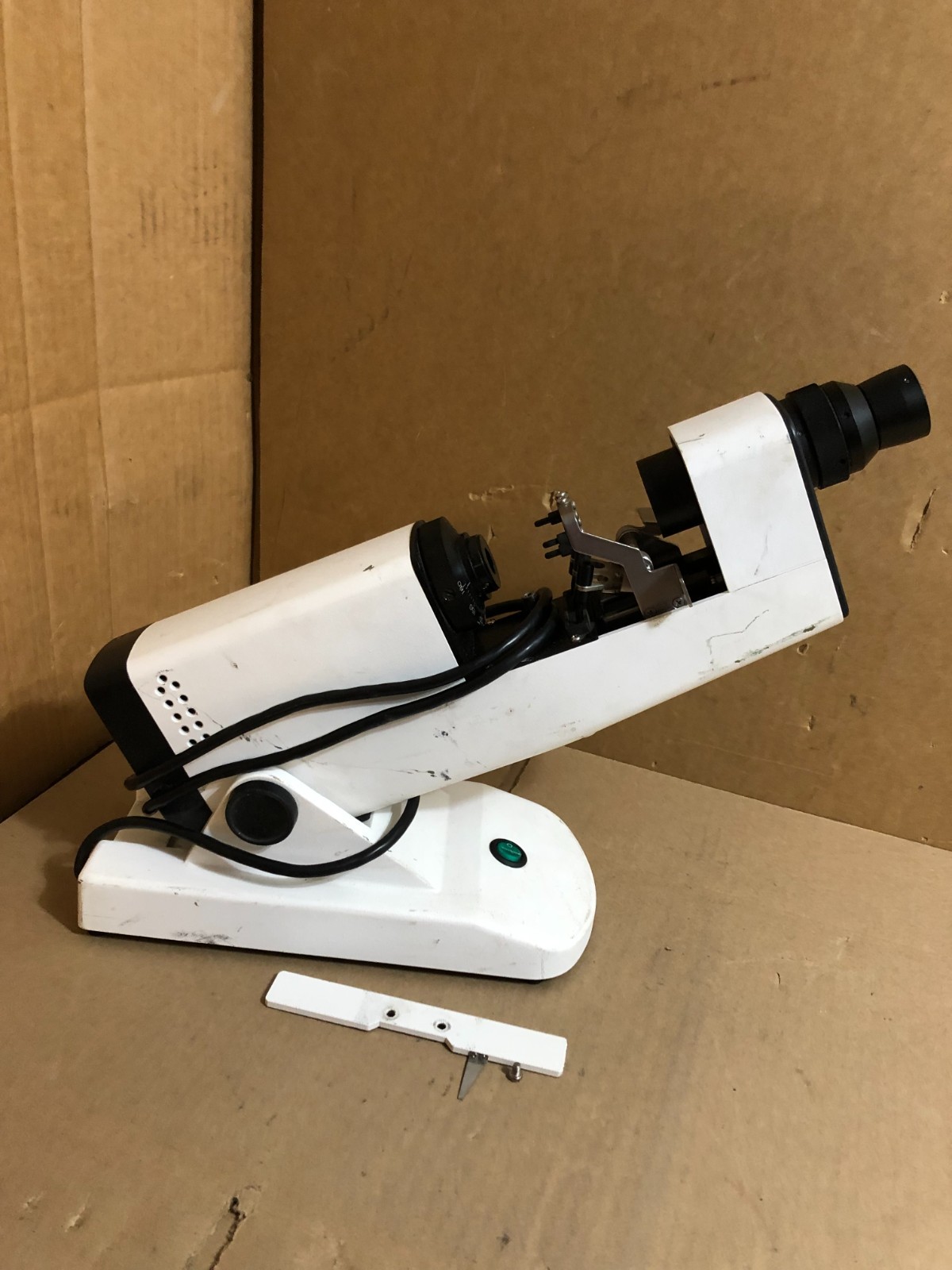 Luxvision LM-190 Manual Lensmeter Lensmeter 40x 16-100mm Diameter Lens Green LED