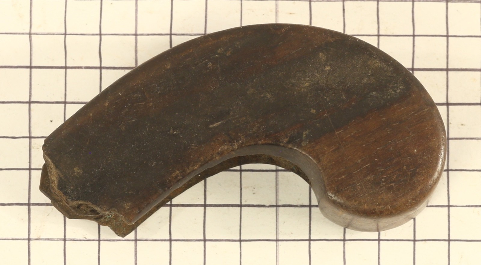 walnut grip for a small flintlock or percussion muff pistol 096