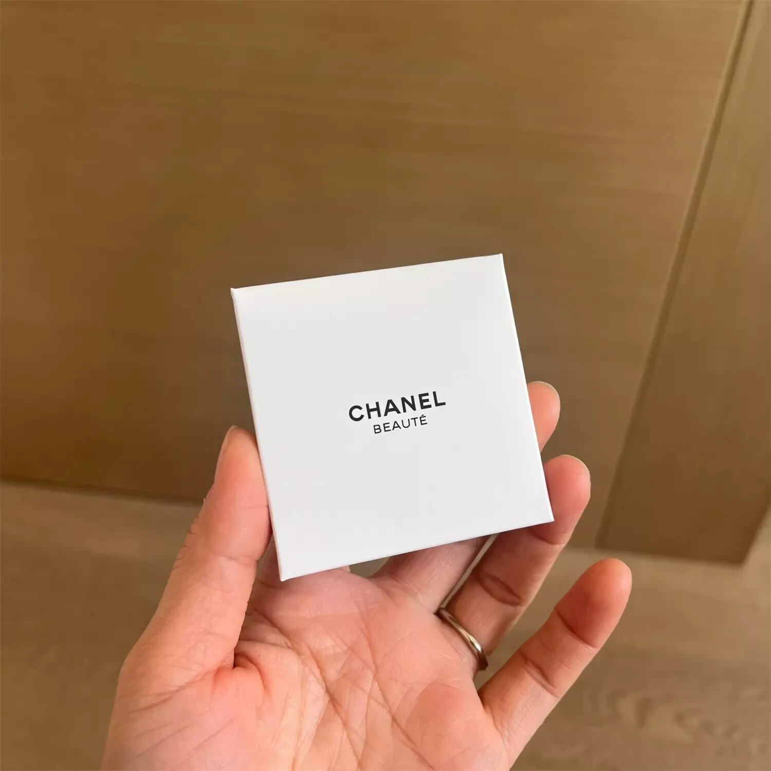 CHANEL Beauty Beaute Gold Phone Finger Ring Holder VIP Gift Accessory