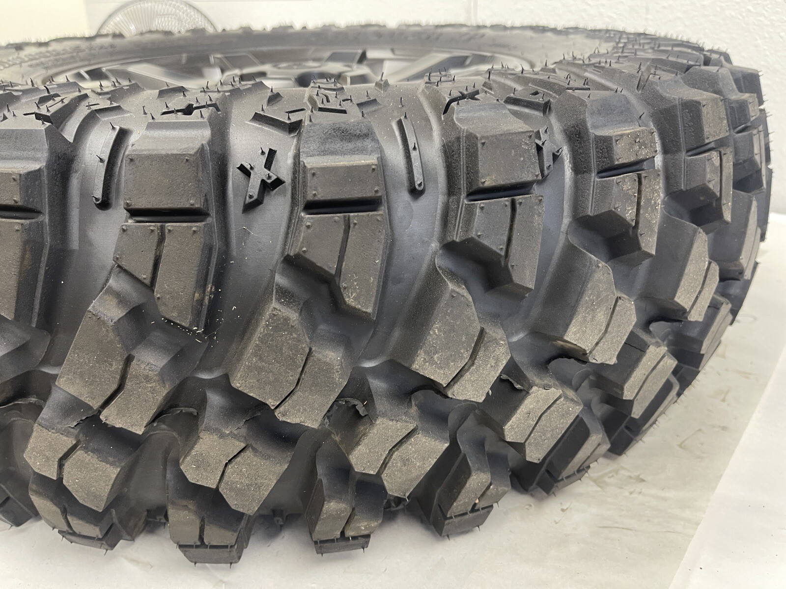 POLARIS XPEDITION FRONT WHEEL TIRE 30X10x15 PRO ARMOR CRAWLER XP 2024-2025 (1)