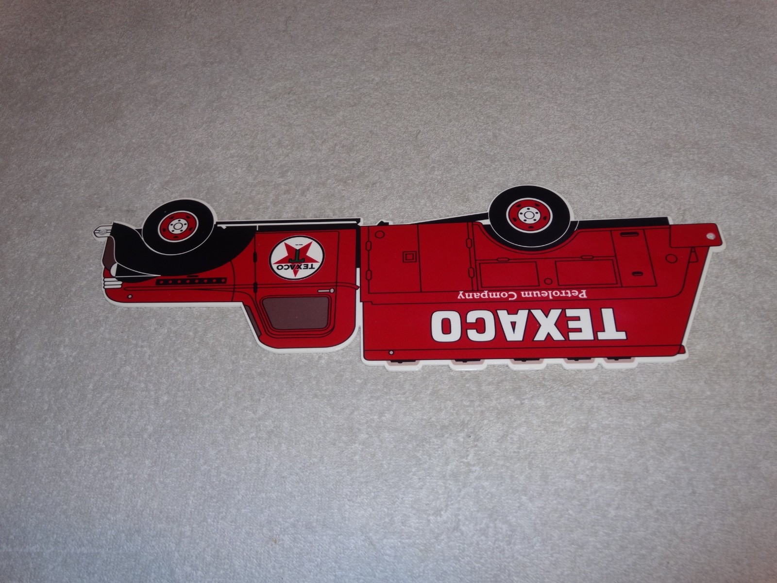 VINTAGE TEXACO PETROLEUM CO. TRUCK 16" METAL SERVICE STATION GASOLINE & OIL SIGN