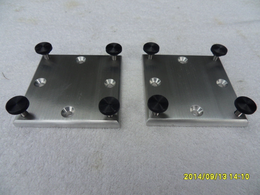 2 NEW PREMIUM 4X4 MOUNTING PLATES BIG JOHN STYLE WITH SS THUMB SCREWS