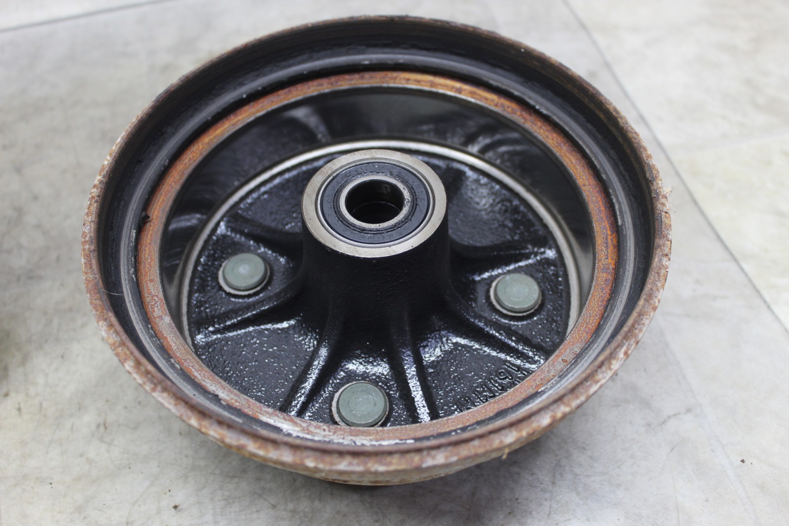 95-98 Yamaha Timberwolf 250 2x4 Oem Right Front Drum Brake Spindle Assembly